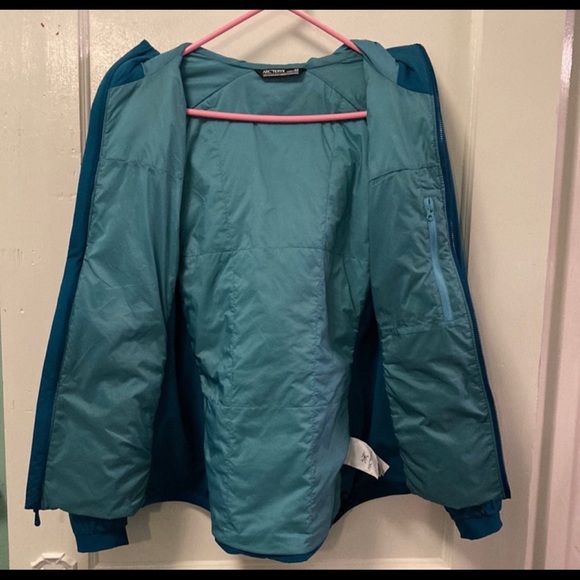 ❌❌SOLD in M❌❌Arcteryx Atom LT Hoodie Women EUC Timelapse - Picture 6 of 9